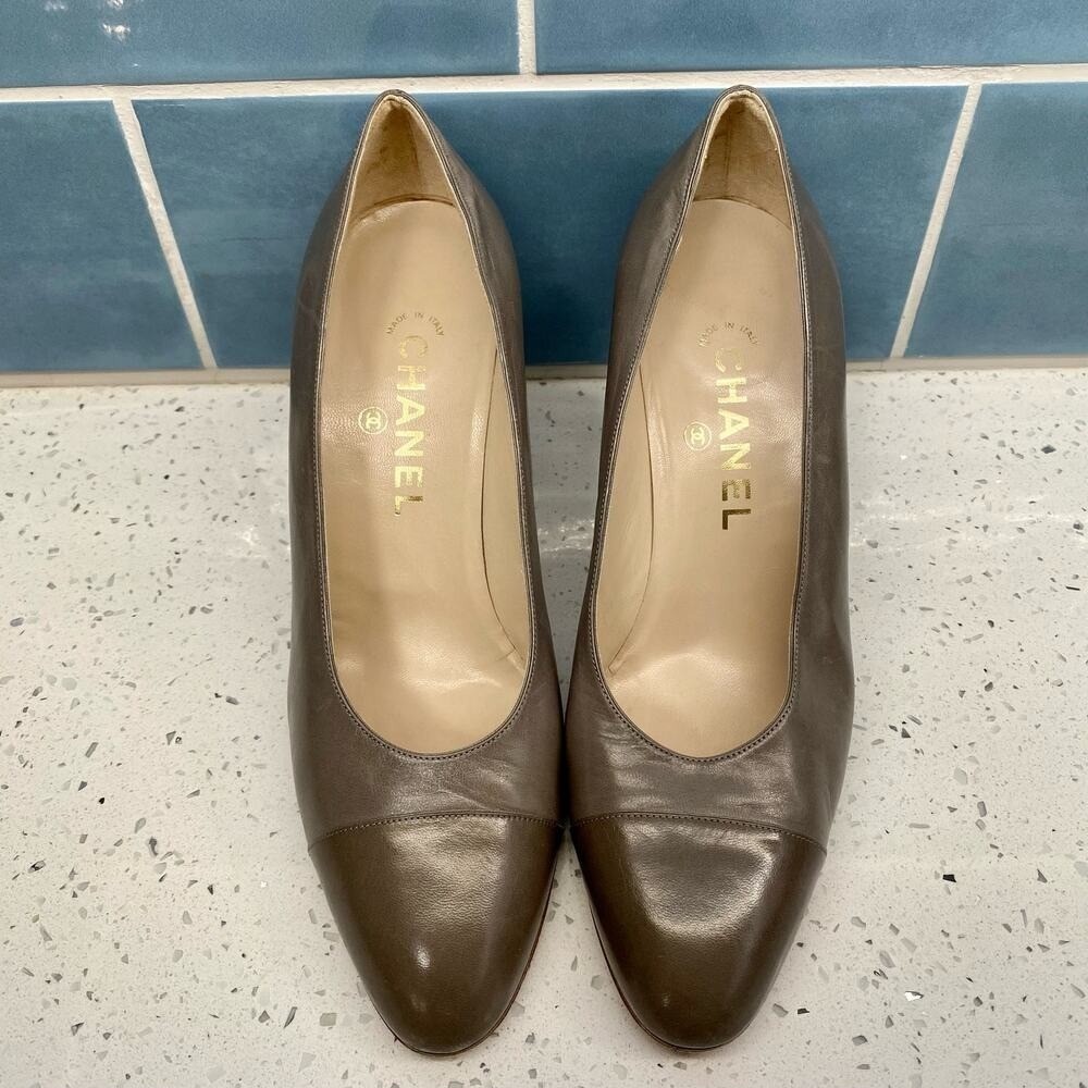 Chanel‎ Vintage Interlocking CC Logo Leather Pumps by Lagerfeld Gray Grey 37.5